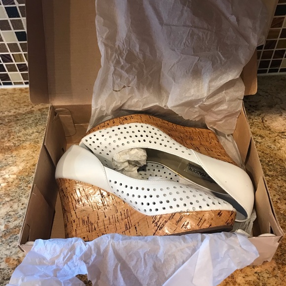 Steve Madden White Pinhole Peep Toe Cork Wedge - Picture 7 of 7